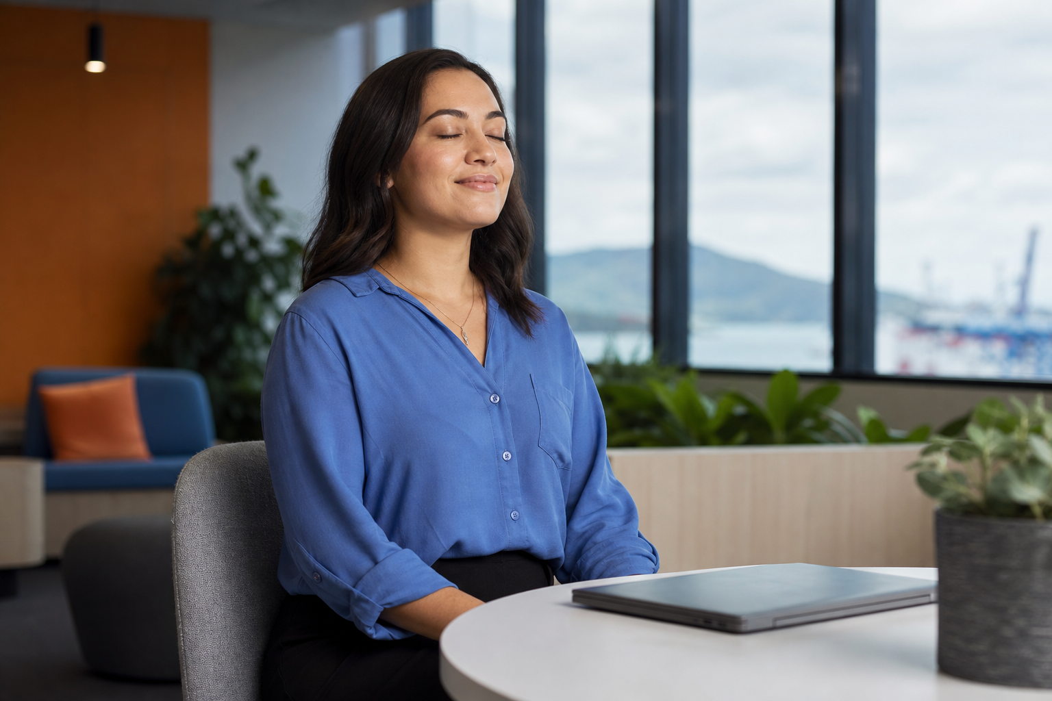 Sproutflexible employee taking a mindful screen break